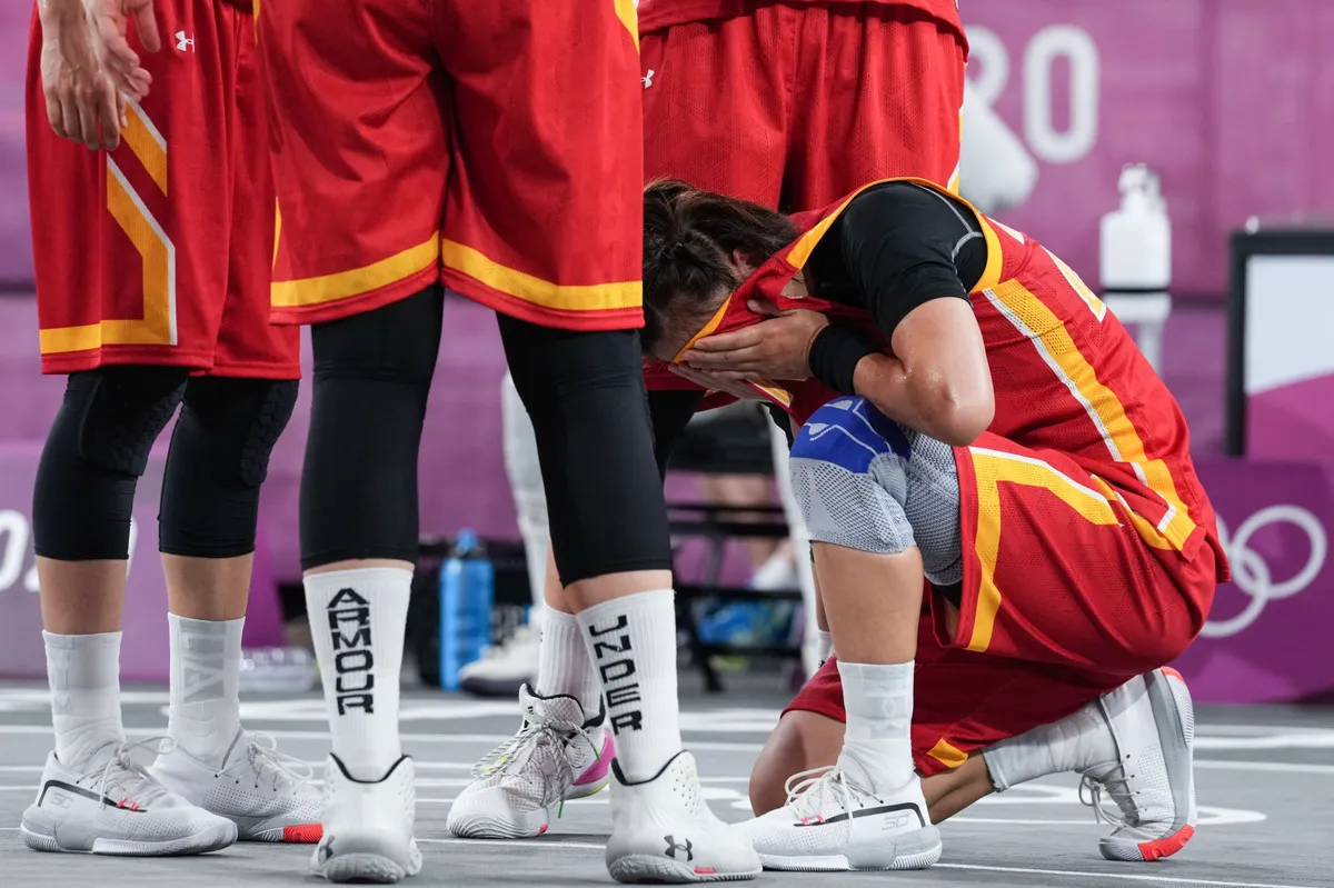 如何使用专业设备进行高效的篮板训练?_1